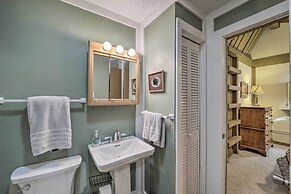 Ski Resort Cabin w/ Deck in Beech Mountain!