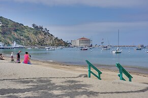 Catalina Island Duplex - Steps to Beach & Pier!