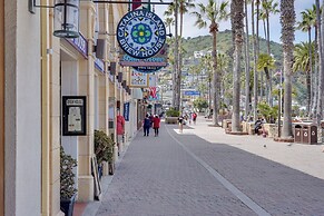 Catalina Island Duplex - Steps to Beach & Pier!
