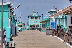 Catalina Island Duplex - Steps to Beach & Pier!