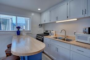 Catalina Island Duplex - Steps to Beach & Pier!