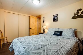 Brookings Home w/ Deck, 1/2 Mi to Harris Beach!