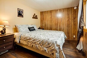 Brookings Home w/ Deck, 1/2 Mi to Harris Beach!