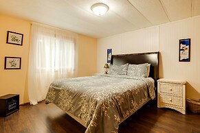 Brookings Home w/ Deck, 1/2 Mi to Harris Beach!