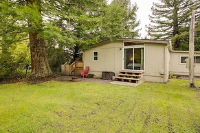 Brookings Home w/ Deck, 1/2 Mi to Harris Beach!