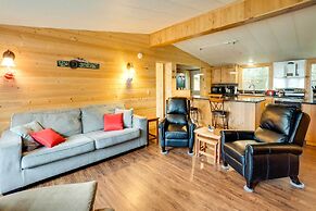 Brookings Home w/ Deck, 1/2 Mi to Harris Beach!
