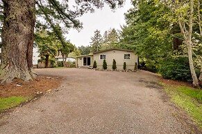 Brookings Home w/ Deck, 1/2 Mi to Harris Beach!