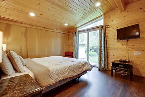 Brookings Home w/ Deck, 1/2 Mi to Harris Beach!