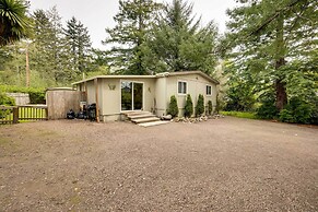 Brookings Home w/ Deck, 1/2 Mi to Harris Beach!