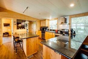 Brookings Home w/ Deck, 1/2 Mi to Harris Beach!