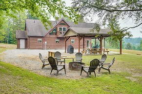 3-acre Benezette Cabin: Hot Tub, Grill & Mtn View