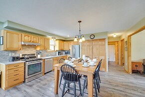 3-acre Benezette Cabin: Hot Tub, Grill & Mtn View