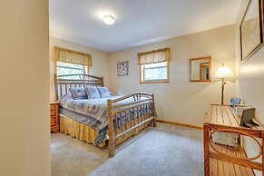 3-acre Benezette Cabin: Hot Tub, Grill & Mtn View