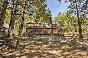 Charming Strawberry Cabin w/ Private Deck