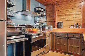 Charming Pinecrest Cabin w/ Private Deck