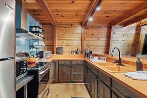 Charming Pinecrest Cabin w/ Private Deck
