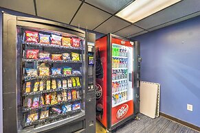 Resort Amenities: Beech Mtn Condo Near Skiing!