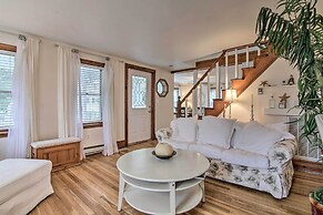 'chincoteague Charm' Escape w/ Bikes & Yard Games!