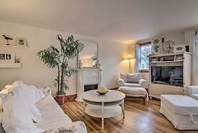 'chincoteague Charm' Escape w/ Bikes & Yard Games!