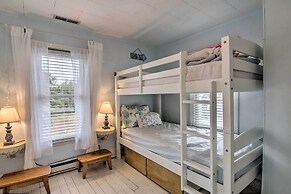 'chincoteague Charm' Escape w/ Bikes & Yard Games!