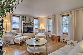 'chincoteague Charm' Escape w/ Bikes & Yard Games!