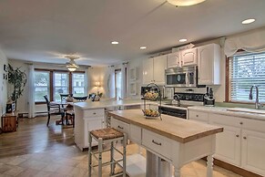 'chincoteague Charm' Escape w/ Bikes & Yard Games!