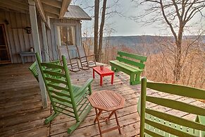 Cozy Cumberland Mountain Cabin w/ Stunning Views!