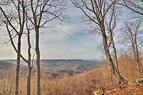 Cozy Cumberland Mountain Cabin w/ Stunning Views!