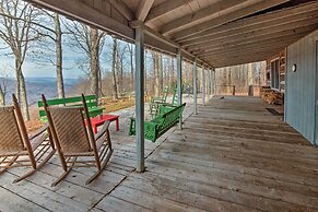 Cozy Cumberland Mountain Cabin w/ Stunning Views!