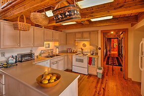 Cozy Cumberland Mountain Cabin w/ Stunning Views!