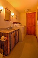 Cozy Cumberland Mountain Cabin w/ Stunning Views!