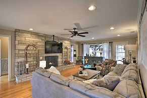 Charming Florence Getaway w/ Fireplace & Grill!