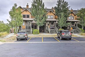 2-story Condo w/ Mtn View, Steps to Ski Lift!