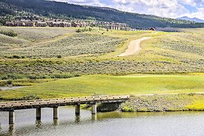 2-story Condo w/ Mtn View, Steps to Ski Lift!