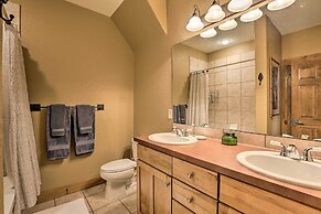 2-story Condo w/ Mtn View, Steps to Ski Lift!