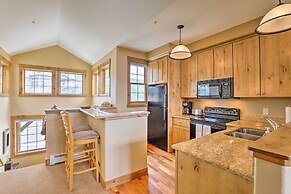 2-story Condo w/ Mtn View, Steps to Ski Lift!