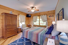 Lakewood Lodge Escape w/ Fire Pit