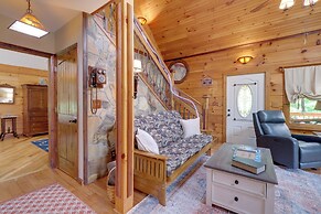 Lakewood Lodge Escape w/ Fire Pit
