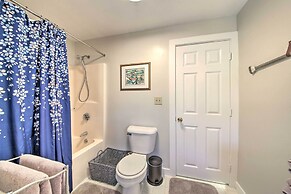 Boothbay Apt w/ Furnished Deck ~ 1 Mi to Bay
