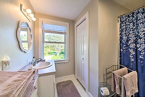 Boothbay Apt w/ Furnished Deck ~ 1 Mi to Bay