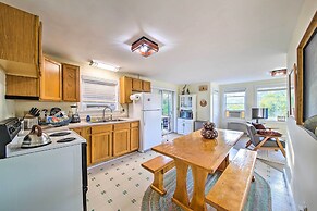 Boothbay Apt w/ Furnished Deck ~ 1 Mi to Bay