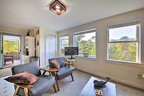 Boothbay Apt w/ Furnished Deck ~ 1 Mi to Bay
