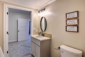 Chic Williamstown Retreat With Pool & Hot Tub!