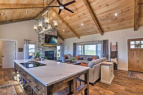 Chic Williamstown Retreat With Pool & Hot Tub!