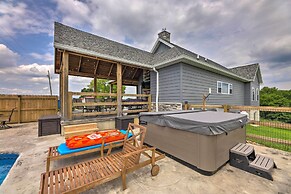 Chic Williamstown Retreat With Pool & Hot Tub!