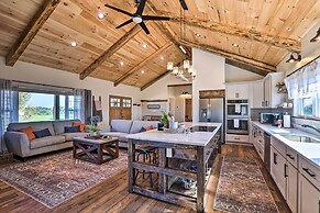 Chic Williamstown Retreat With Pool & Hot Tub!