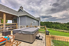 Chic Williamstown Retreat With Pool & Hot Tub!