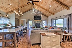 Chic Williamstown Retreat With Pool & Hot Tub!