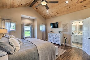 Chic Williamstown Retreat With Pool & Hot Tub!