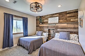 Chic Williamstown Retreat With Pool & Hot Tub!